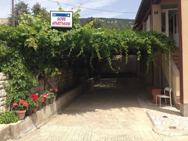Summer Rooms Baska Εξωτερικό φωτογραφία